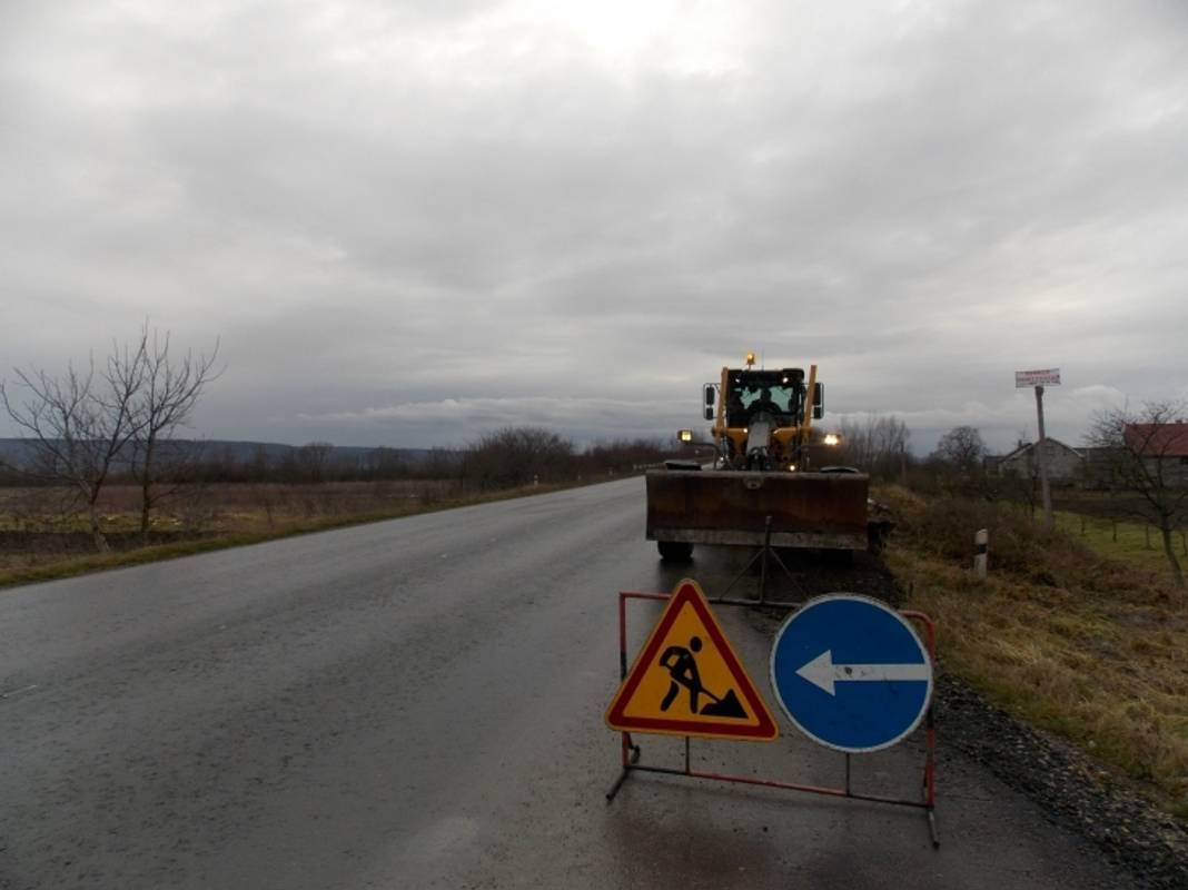 Понад 100 мільйонів гривень розтратили автодорівці на Прикарпатті, - прокуратура