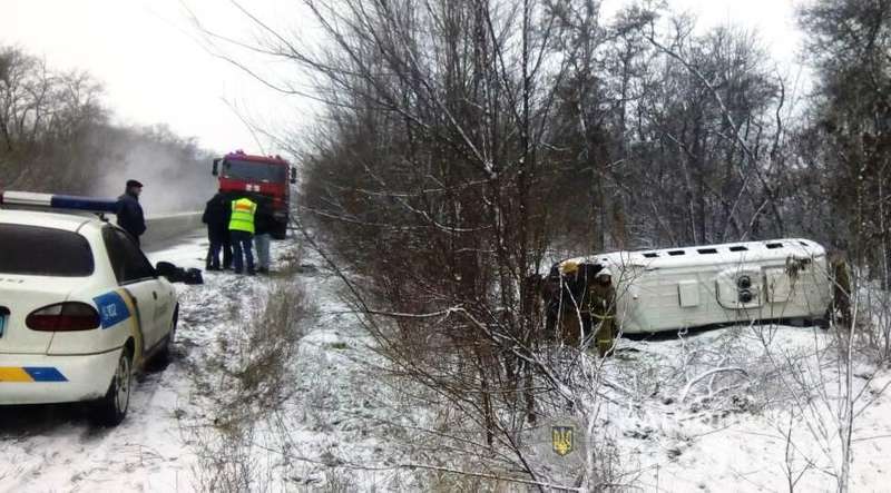 На Запоріжжі перекинулася маршрутка з пасажирами. Є постраждалі