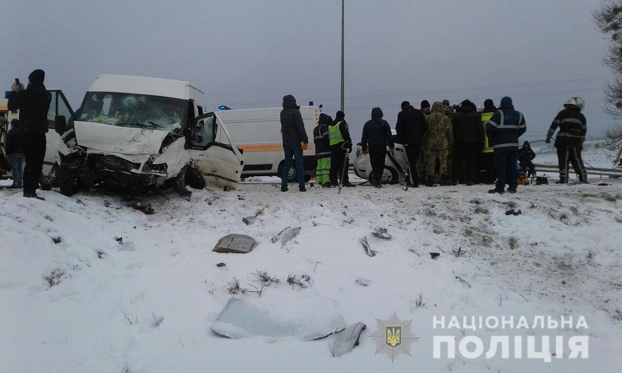 У ДТП на Львівщині загинула дитина, ще шестеро людей - у лікарні