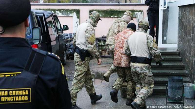 Україна вимагає в Європейському суді визнати порушення прав полонених моряків