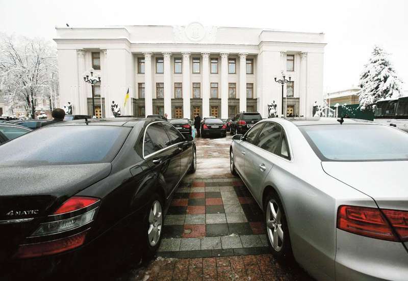 Грандіозні покупки нардепів у 2018: на що витрачали гроші слуги народу