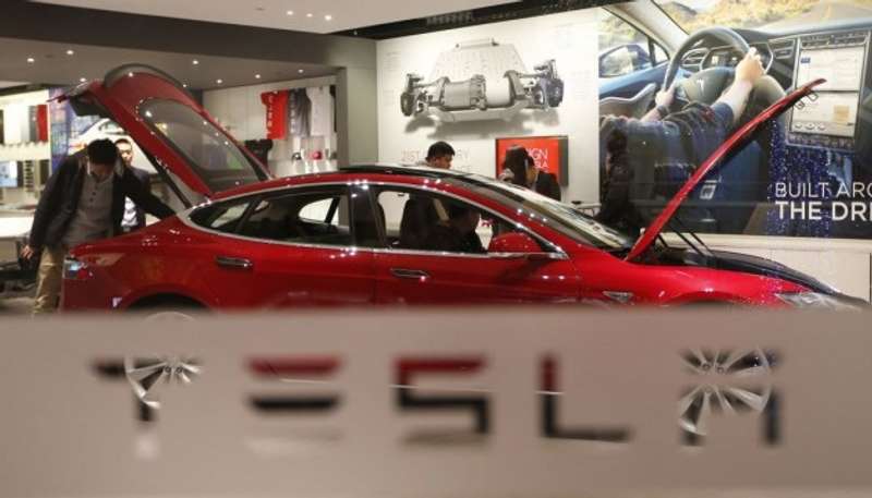 Tesla знизила ціни на свої авто