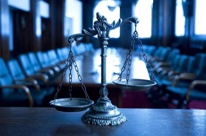 Руйнівник могил, дуже злий ревнивець і викрадач корів: судові справи тижня