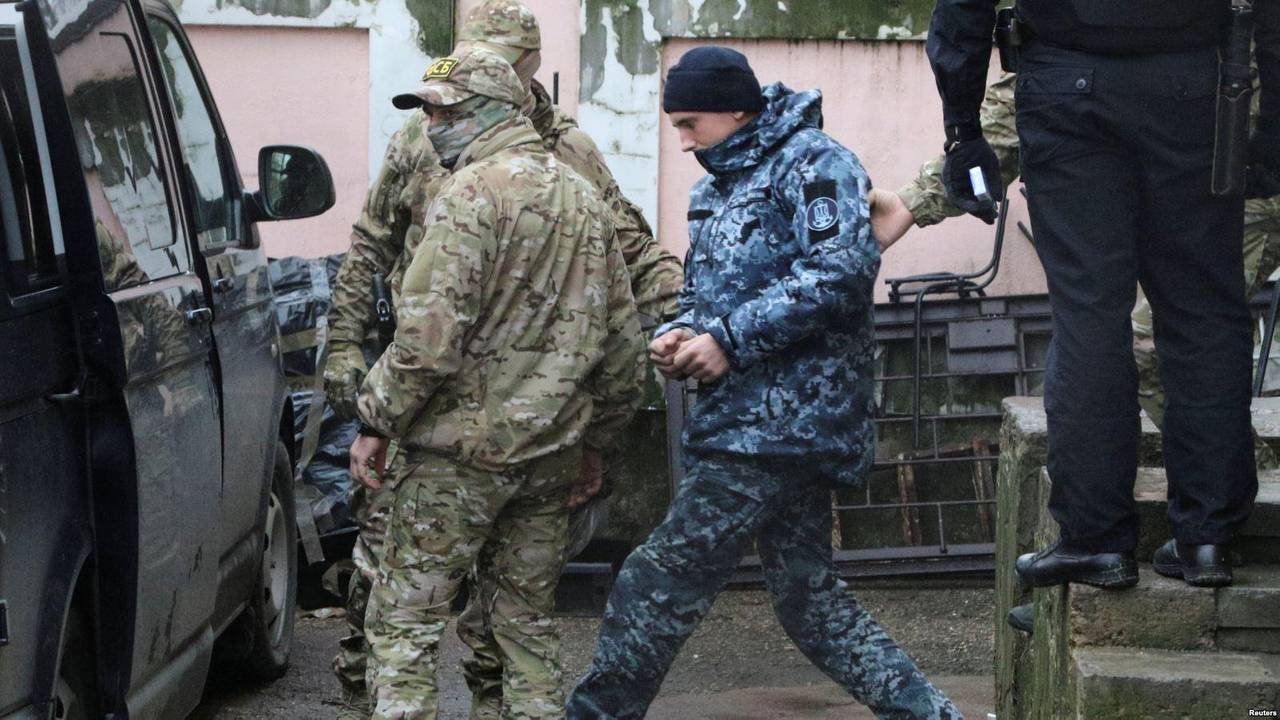 Російський суд у закритому режимі розглядає арешт полонених українських моряків