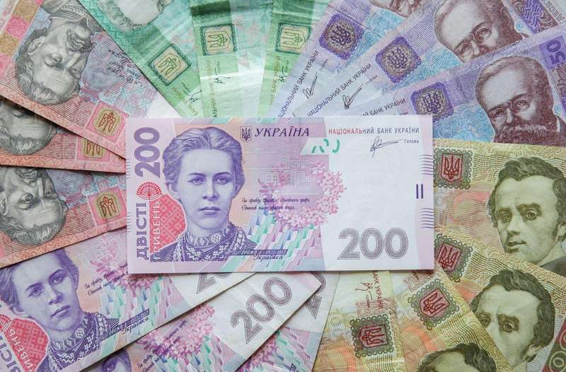 Гривню рятують іноземці, що скуповують українські цінні папери