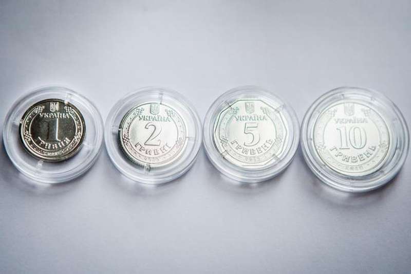 У НБУ розповіли, що буде з паперовими гривнями після появи нових монет