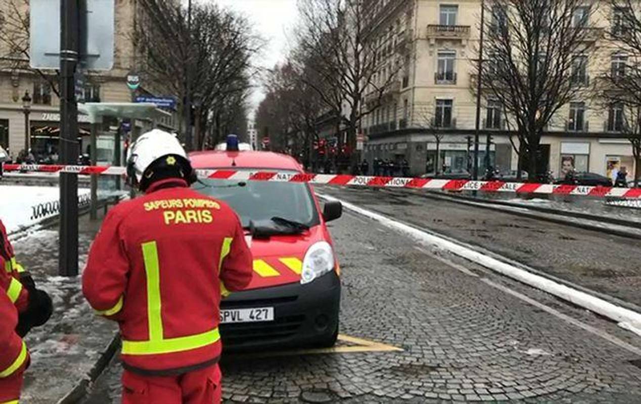 У Парижі пограбували банк на Єлисейських полях