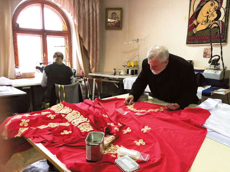 Майстерня церковного вбрання: як шиють одяг для православного духовенства України