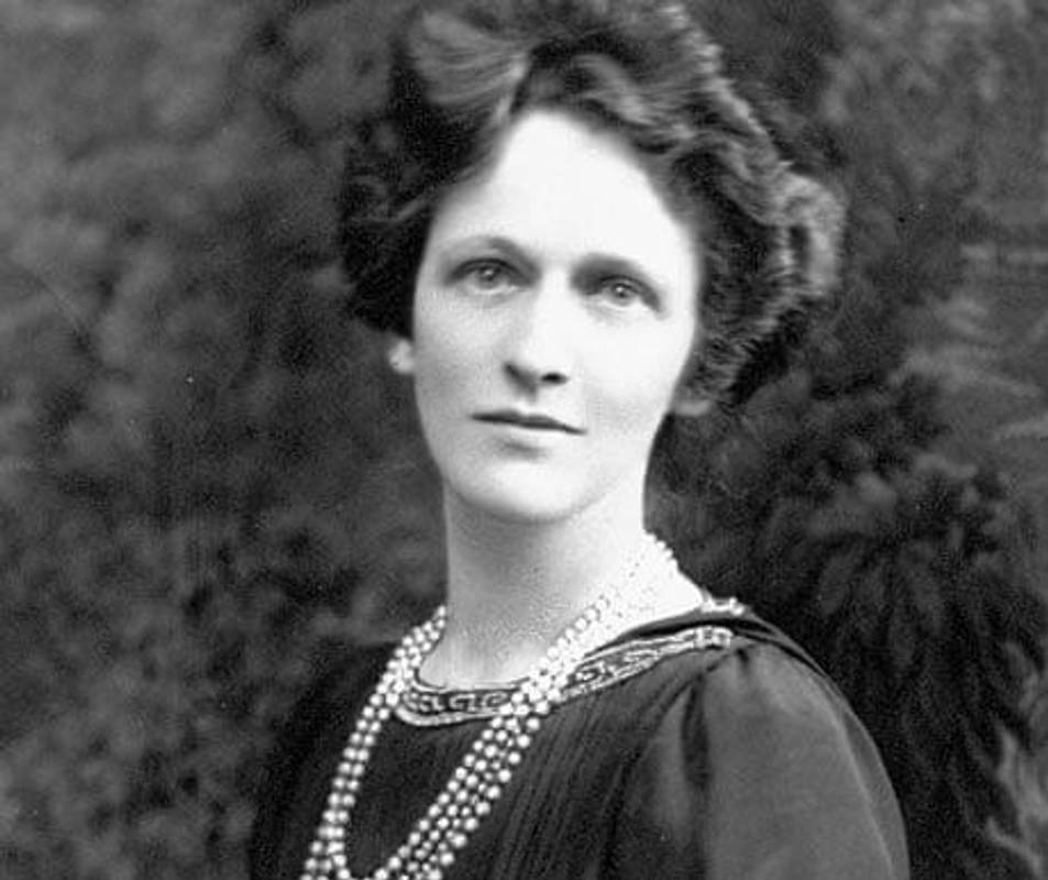 Замість сидіти вдома із дітьми вона подалася у велику політику. 100 років тому Ненсі Астор спантеличила всю Британію