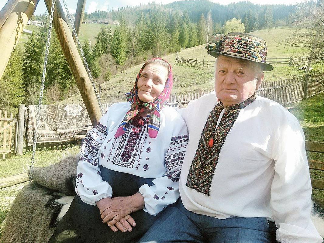 85-річний Юрій та 80-річна Ганна кажуть, що розуміють один одного з напівпогляду.