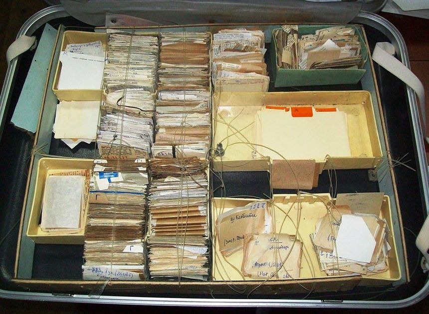 /storage/2019/09/20/image/md_ox8D_valiza-ivana-svitlichnogo-z-materialami-do-slovnika-ukrainskikh-sinonimiv.jpeg