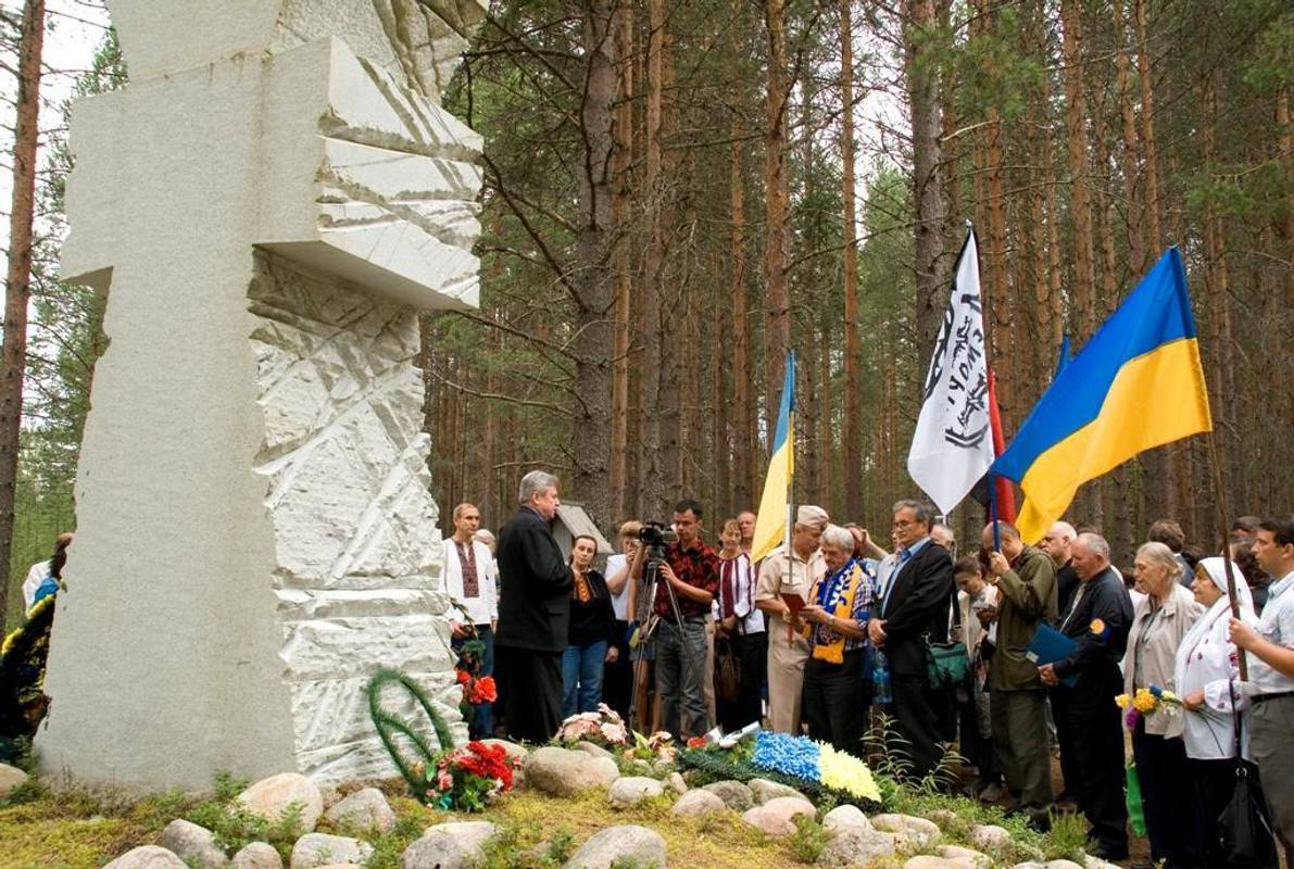 Український козацький хрест в урочищі Сандармох