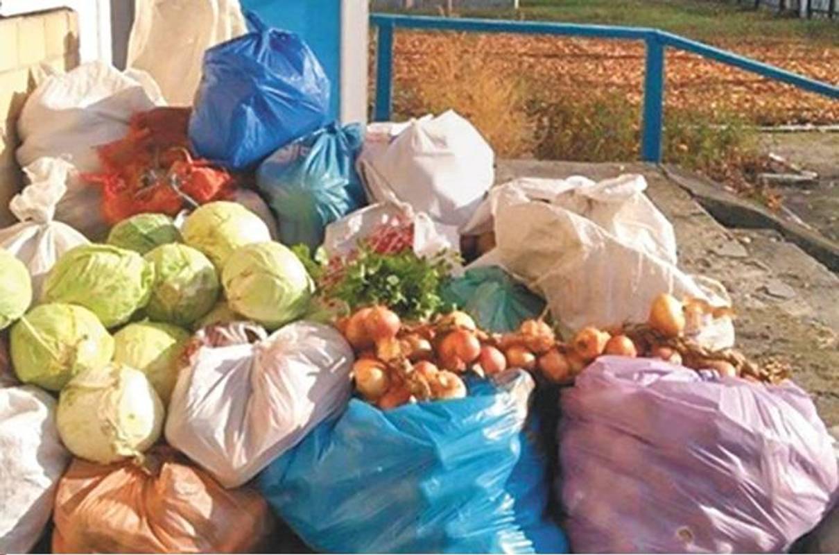 Кожної осені в селі Жари збирають продукти для харчування хворих.