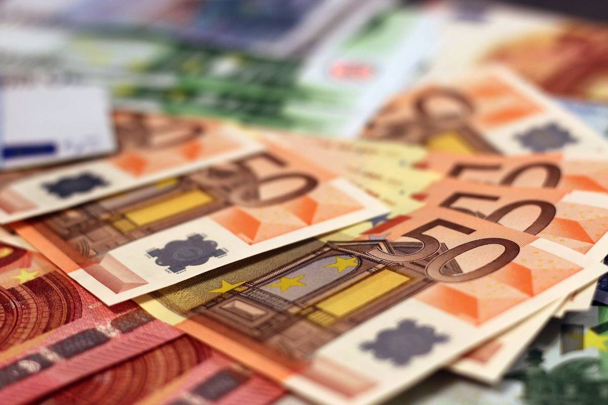 ЄС знову дав нам гроші. Єврокомісія схвалила виділення Україні 600 мільйонів євро дешевого кредиту