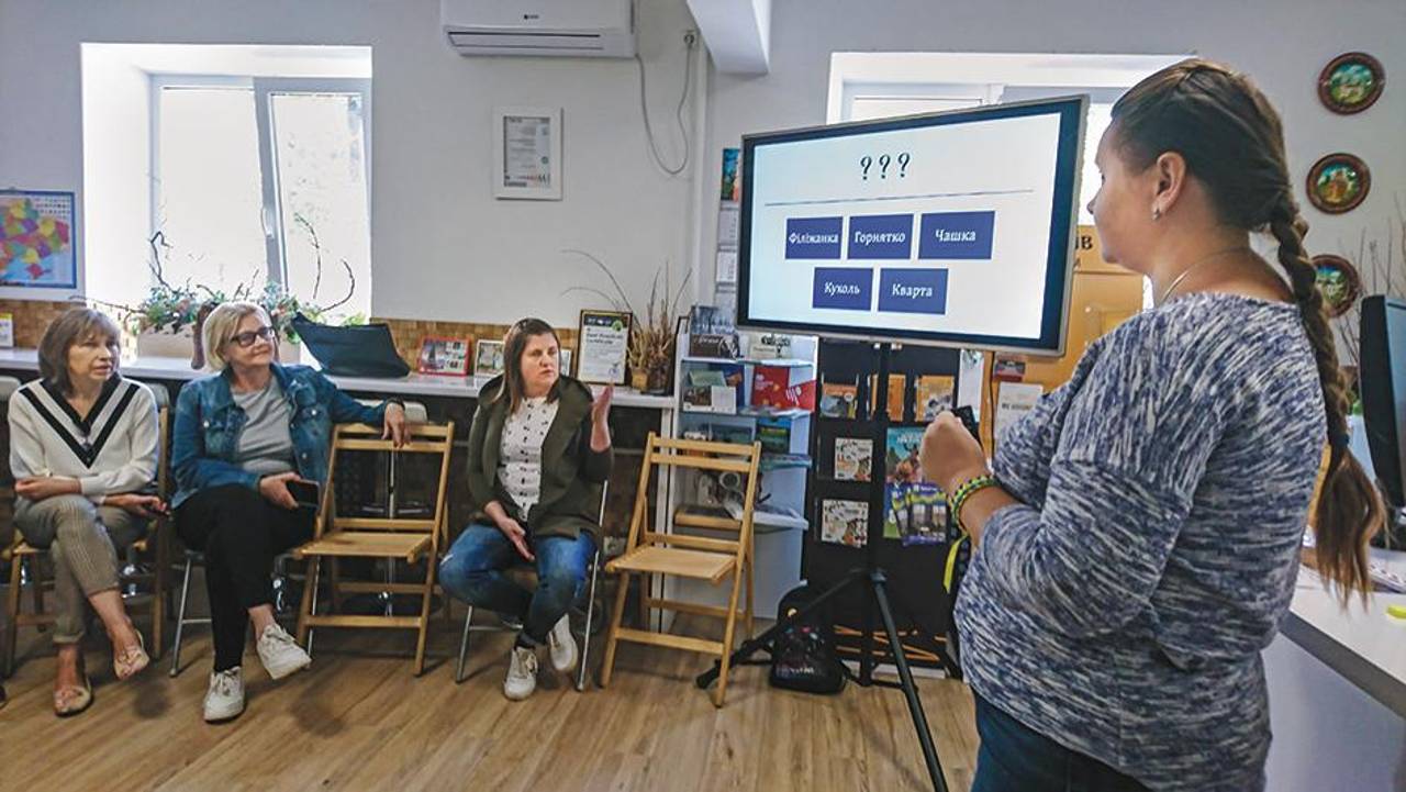 Щовихідних у Чернігові проводять заняття з української мови.