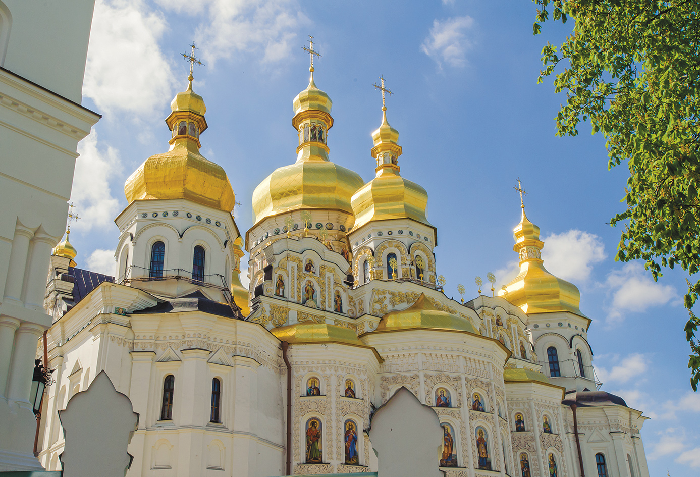 Церковь предложила. Киево-Печерская Лавра Киев. Церковь Киево-Печерской Лавры. Собор Киево Печерской Лавры в Киеве. Киево-Печерский монастырь Киев Нестор монастырь.