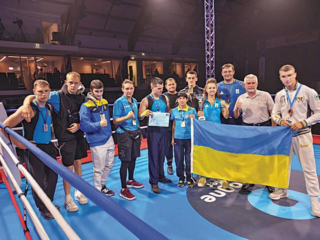 Українська команда на чемпіонаті у Франції.