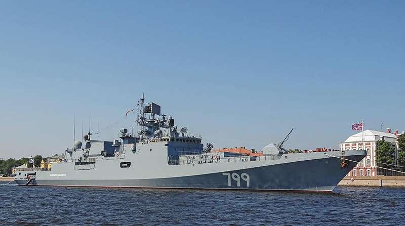 Військове судно ВМФ Росії “Адмірал Макаров”.