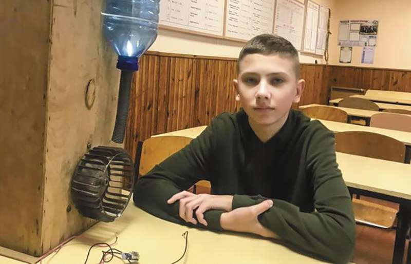 Артур Печенюк працює над збільшенням потужності винаходу.