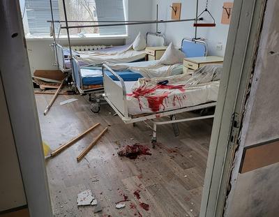 Російські окупанти обстріляли у Херсоні лікарню і житлові квартали: 3 людини загинули, багато поранених