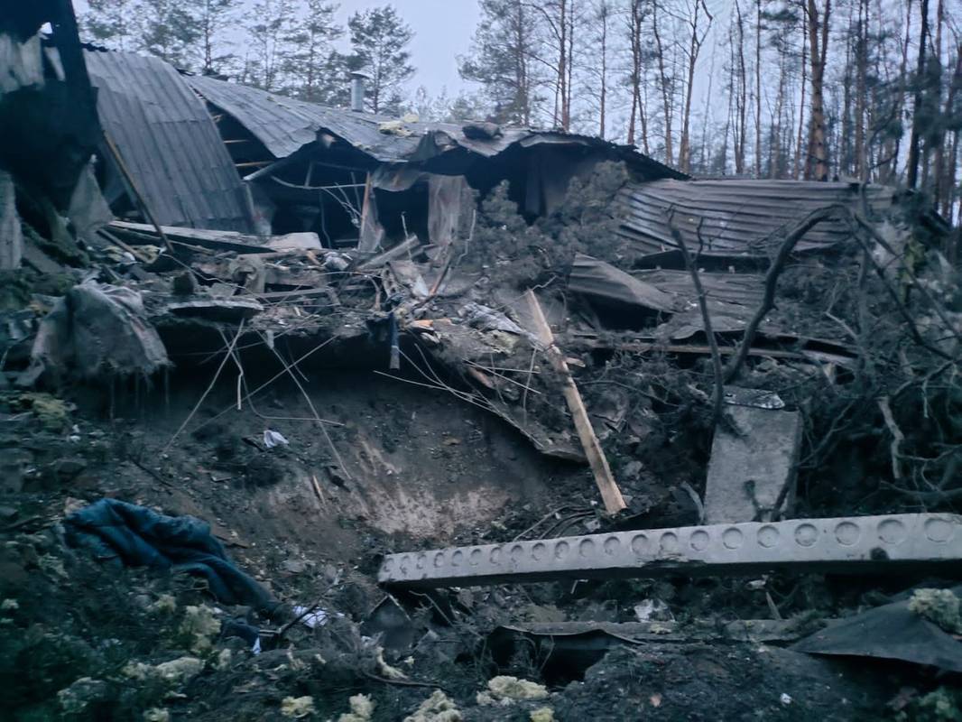 Окупанти вдарили по Святогірську, поцілили у частину ДСНС: загинув рятувальник