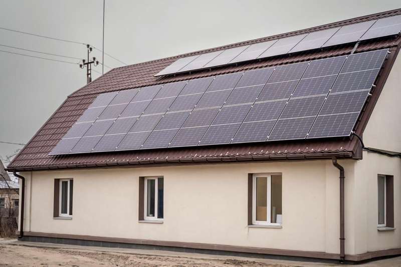 На даху амбулаторії розмістили 28 модулів сонячних панелей по 415 Вт.