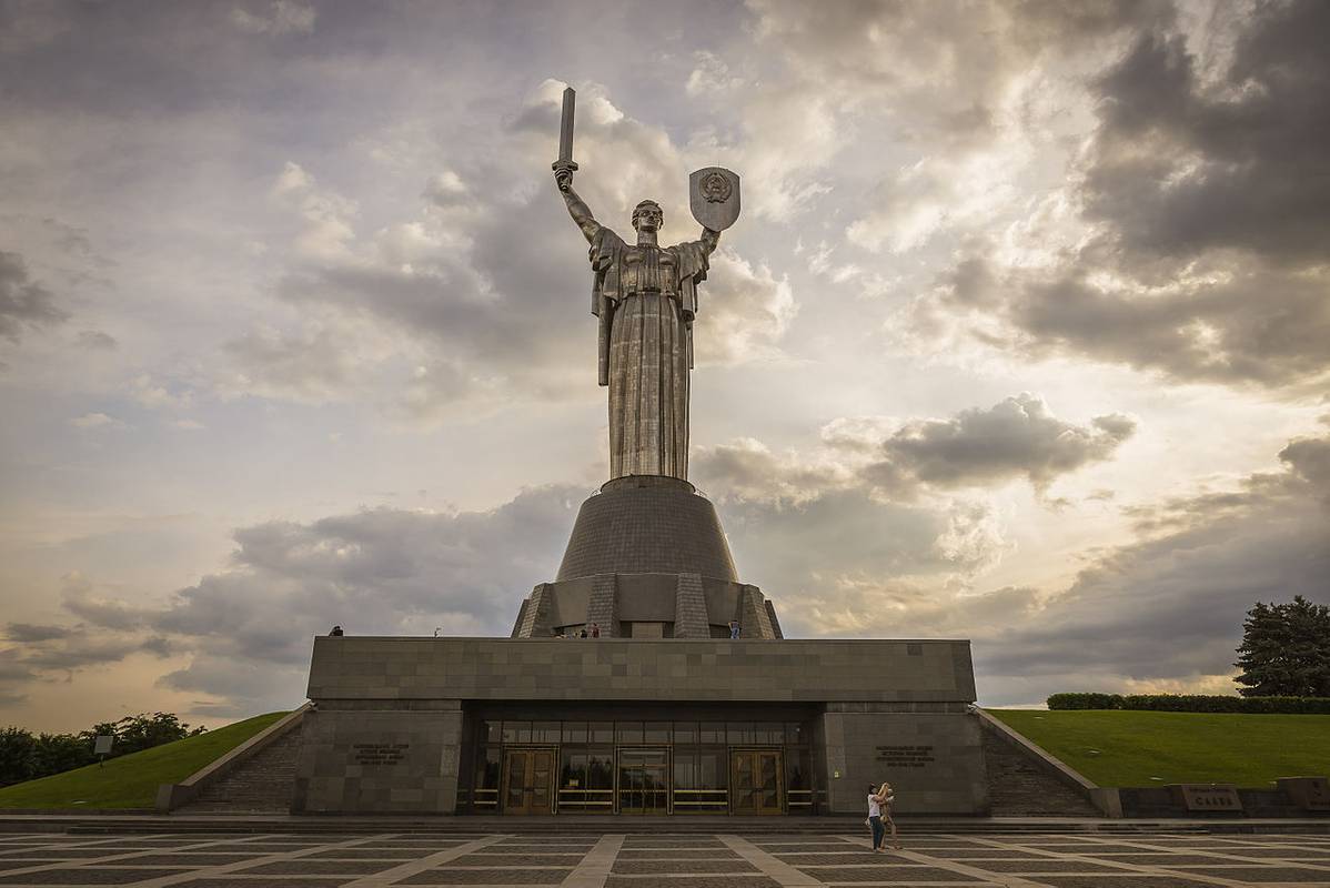 Фото wikipedia.org/wiki/Батьківщина-Мати_(Київ)