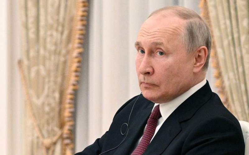 Макфол: у критичних випадках Путін здається під тиском. Шалено боїться втратити Крим