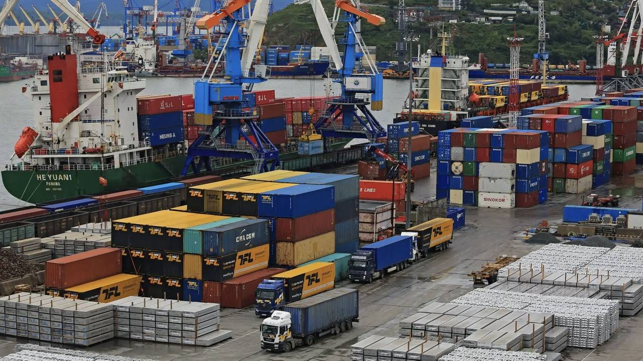 Росія повертається до світової торгівлі попри санкції. Обсяги наближені до довоєнного максимуму