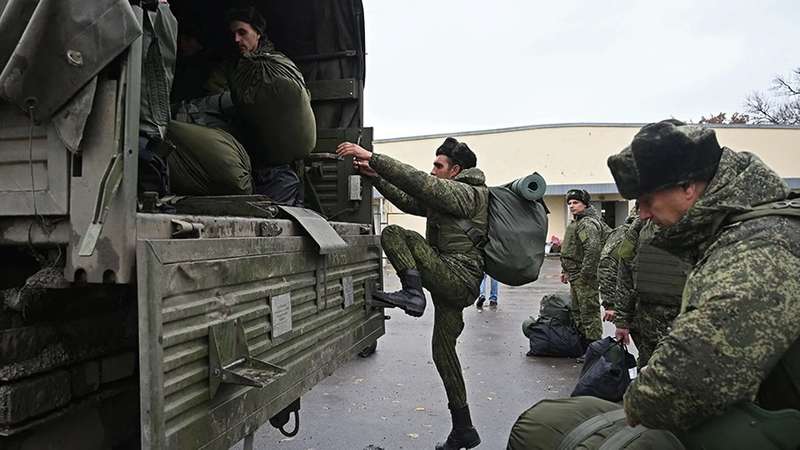 У Росії хочуть змусити школярів працювати на армію. Робитимуть корисні речі   