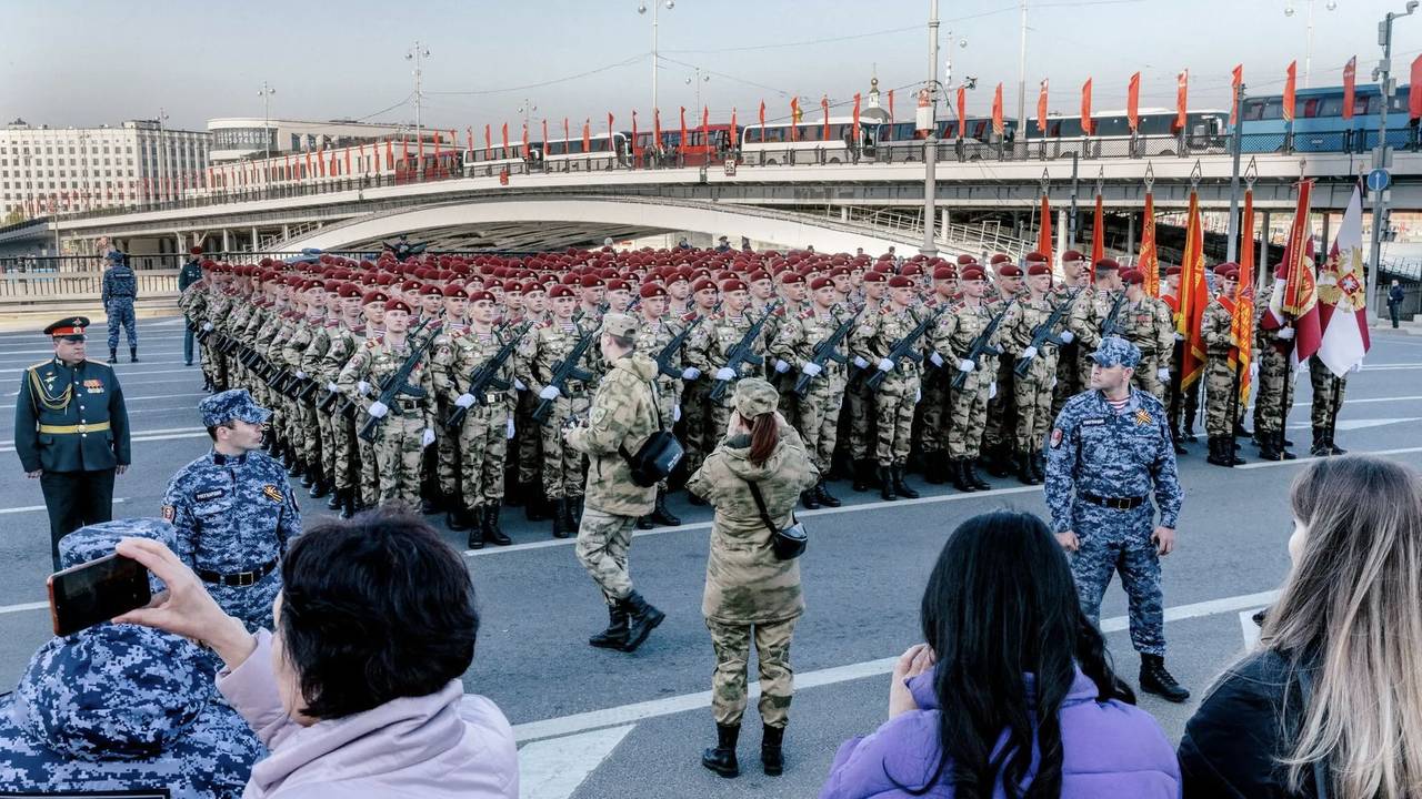 Зосередилися на війні: економіка Росії виявилася значно стійкішою, ніж вважали на Заході, — NYT