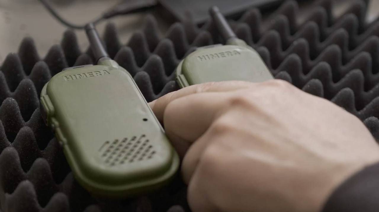В Україні створили унікальну рацію. Її не можуть заглушити засоби російської РЕБ