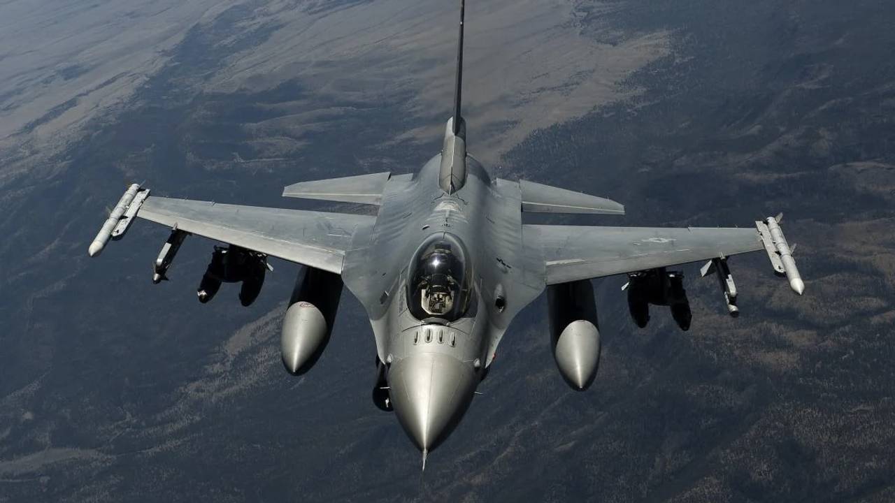 Українські пілоти почнуть навчання на F-16 у США наступного тижня. Пройшли один етап