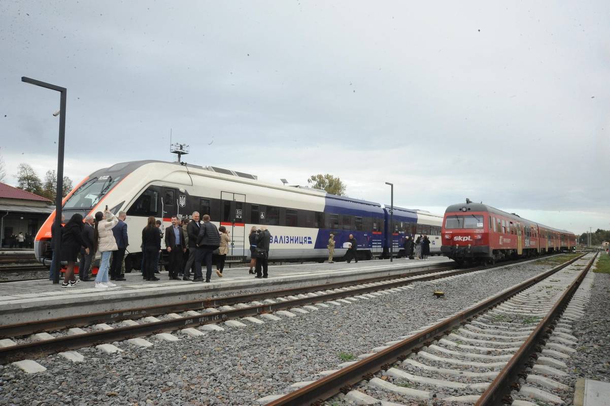 Потяг до Варшави: пасажири нарікають на погані умови. З польського боку дрова, а не поїзд