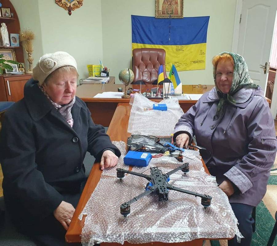 Пенсіонерки купили дрони-камікадзе для ЗСУ: відкладали з власної пенсії