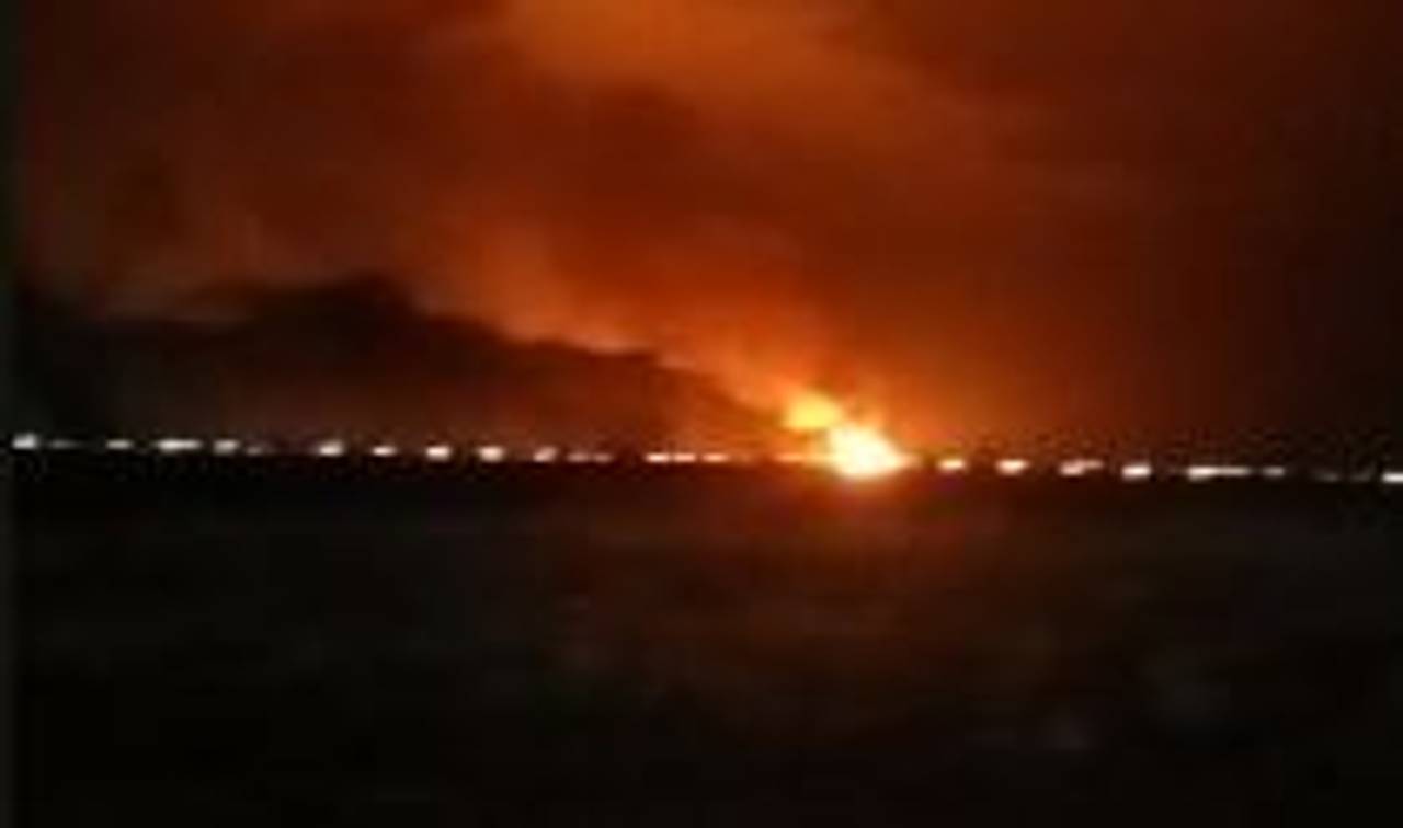 У Росії сталася потужна пожежа на території військової частини: клуби полум’я і диму потрапили на відео