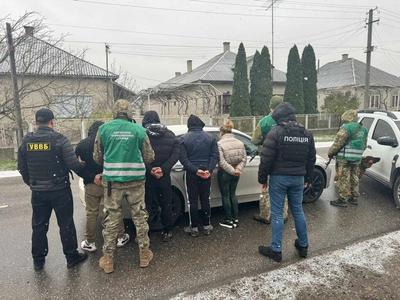 На Закарпатті мати з сином переправляли військовозобов'язаних чоловіків у Румунію