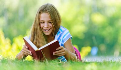 Читання влітку: найкращі жанри для відпочинку