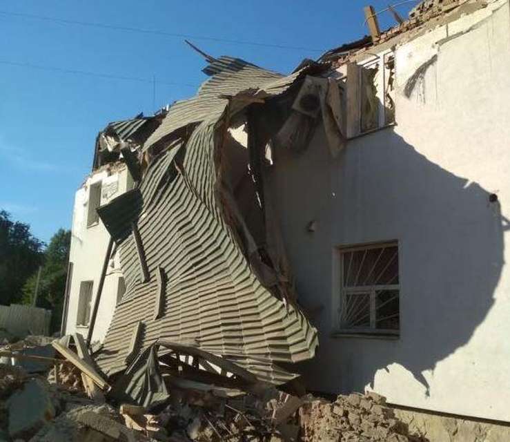 Атака “Шахедів” на Львів: під містом пролунали вибухи, пошкоджені будинки та інститут