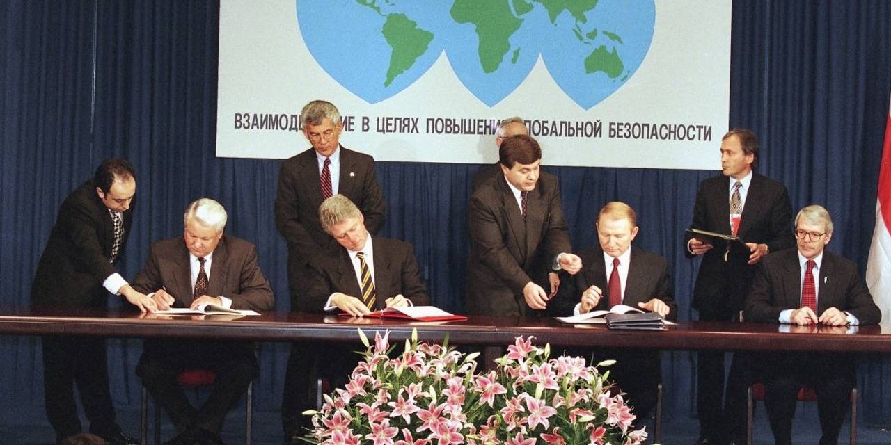 Підписання Будапештського меморандуму, 5 грудня 1994 рік. Фото з відкритих джерел