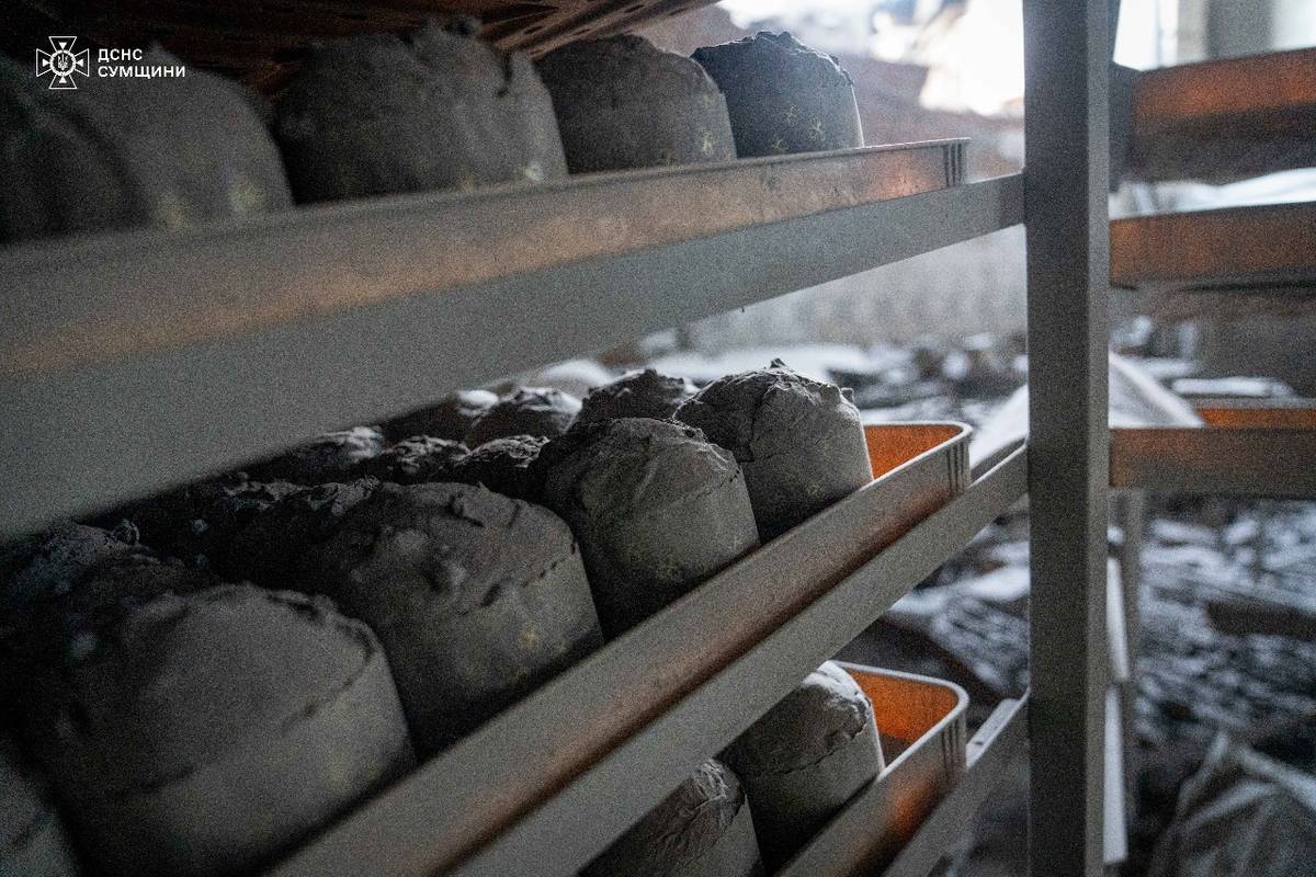 Росія атакувала кондитерський цех у Сумах: загинув чоловік, який приїхав за пасками