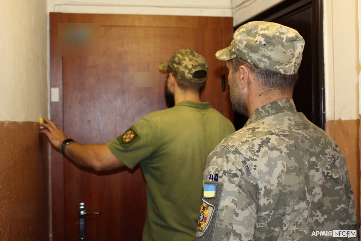 На Львівщині група чоловіків побила співробітника ТЦК, який повернувся з фронту