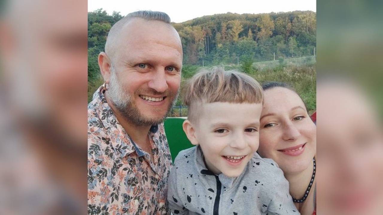 5-річний Велес Пашник із батьками. Фото з родинного архіву