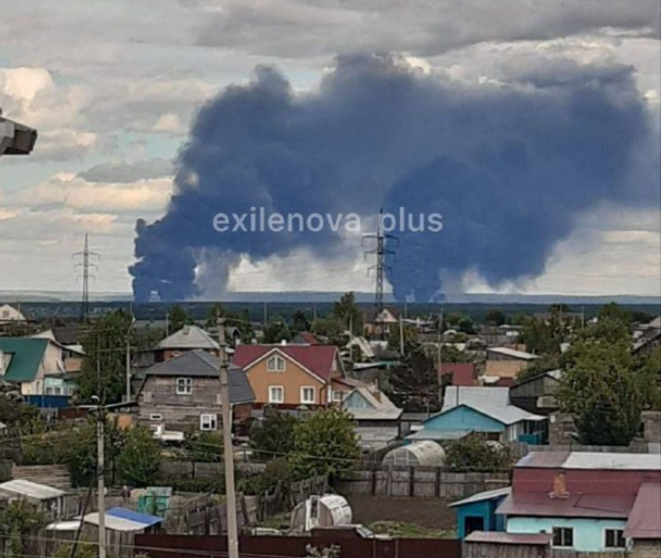 З’явилися перші супутникові фото після атаки на аеродром “Бєлая”
