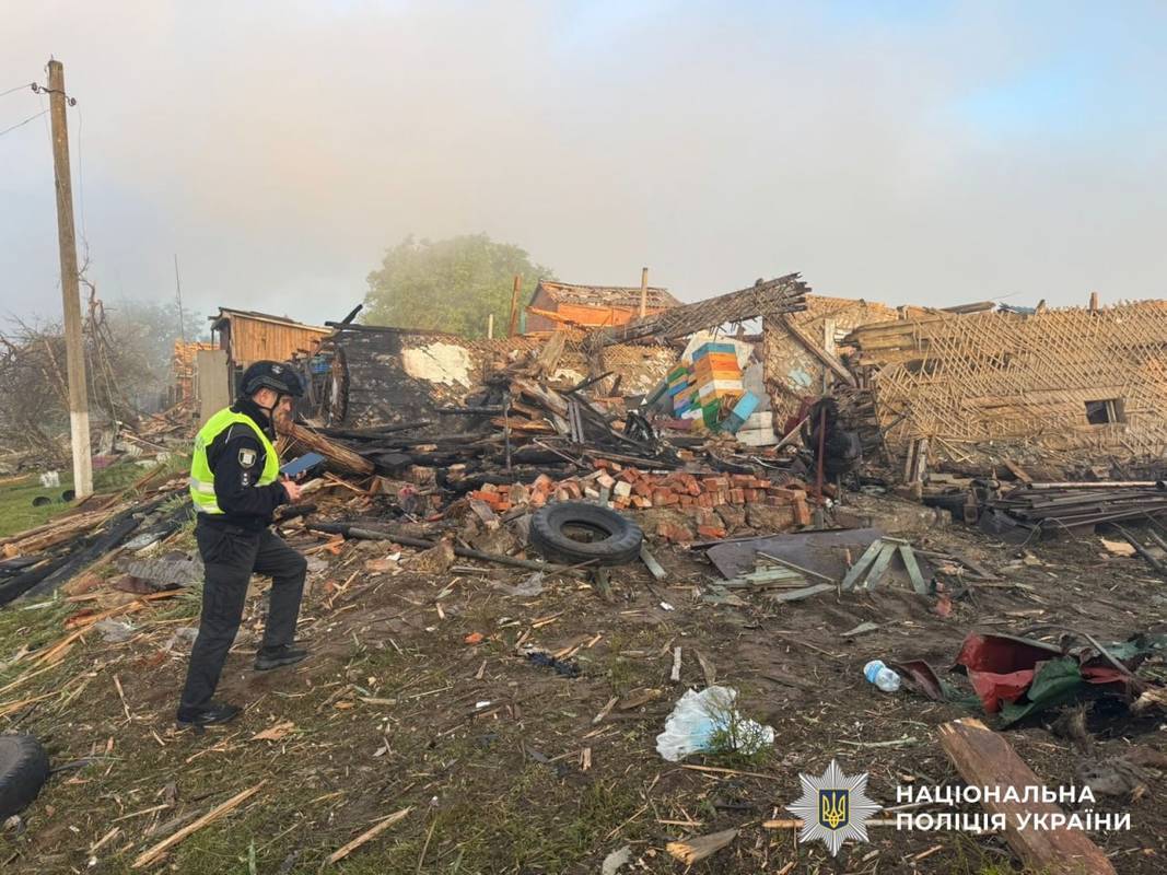 На Сумщині поховали 5-річного Дмитра Безверхого, який загинув під час атаки “Шахедами”: тато дитини зник безвісти на війні