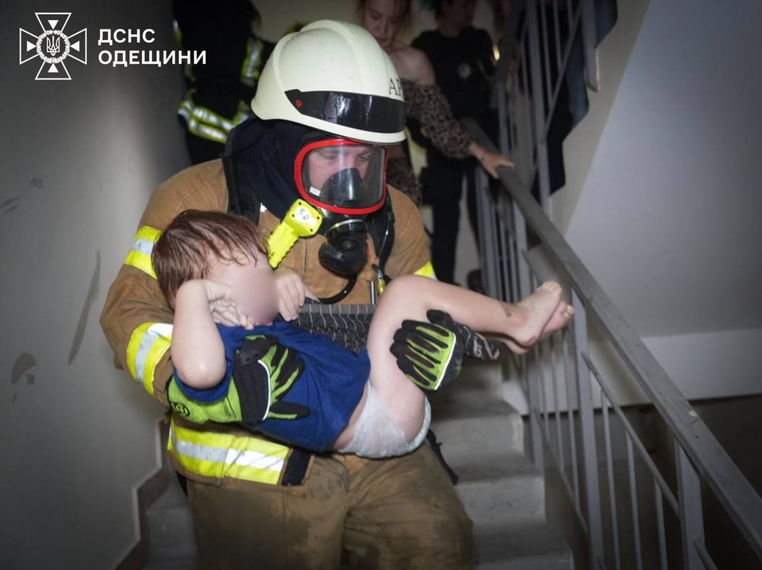 Під час нічної атаки на Одесу загинуло подружжя: дрон влучив у квартиру