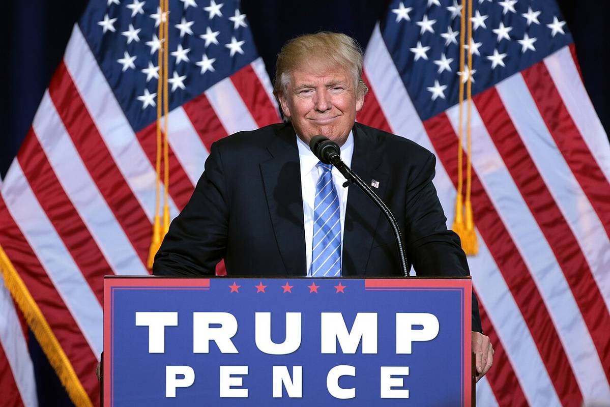 Зеленський має дозвіл на війну і вбивство: Трамп зробив велику заяву напередодні зустрічі з Путіним