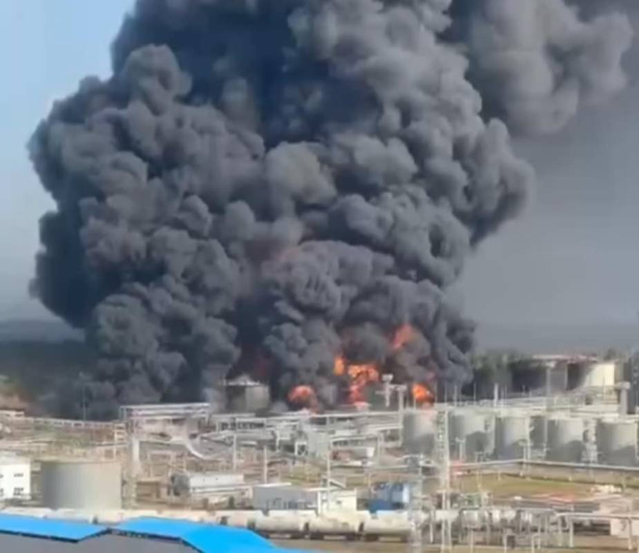 Новошахтинський НПЗ в Росії, який горить вже 5 днів. Скриншот з відео