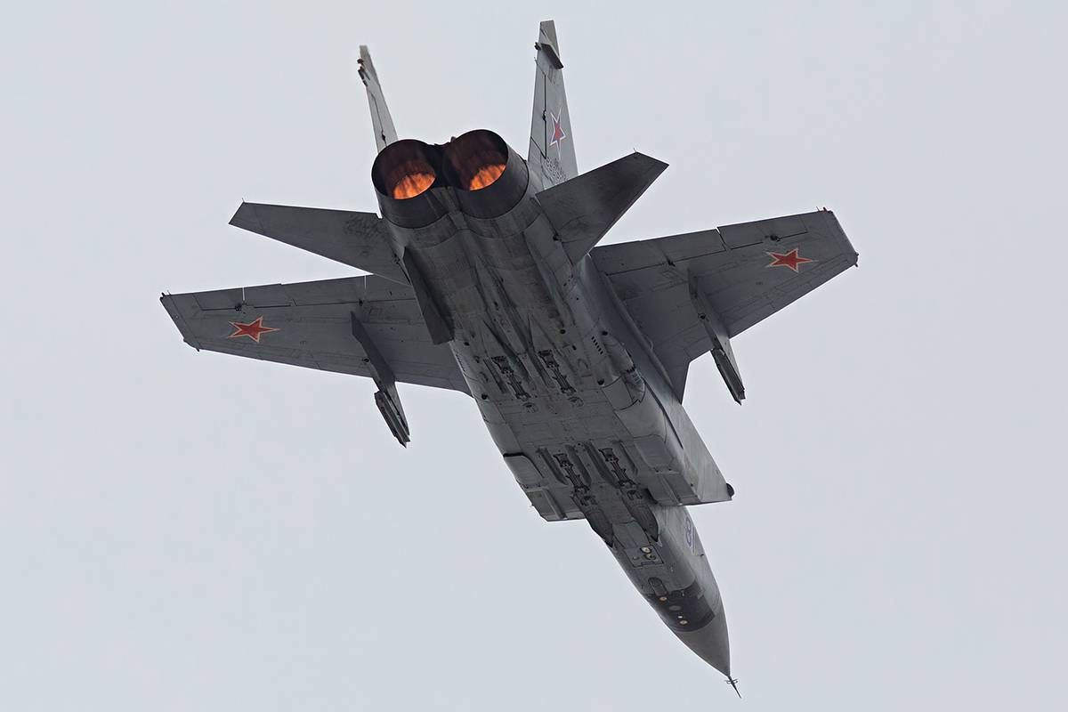 У Росії впав військовий літак МіГ-31