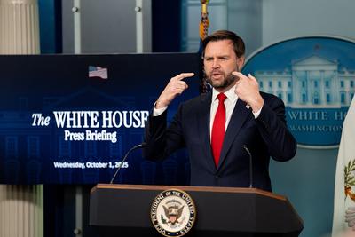 Над кортежем віцепрезидента США Венса розірвався бойовий артилерійський снаряд